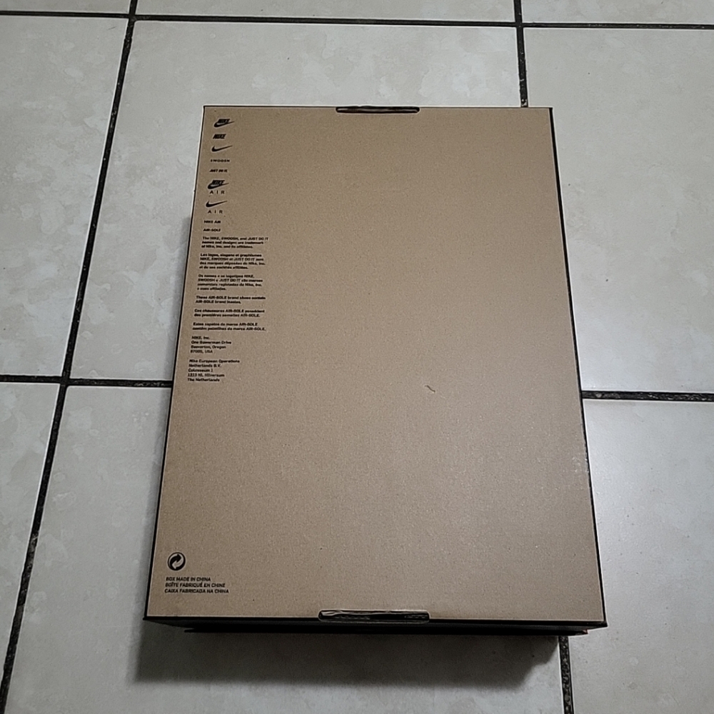 Empty Shoe Box - Picture 4 of 6